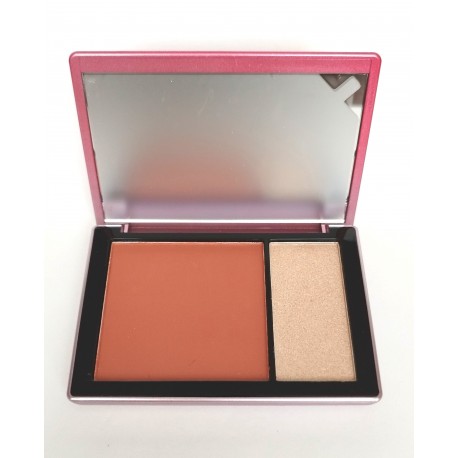 COLORETE E ILUMINADOR LETICIA WELL